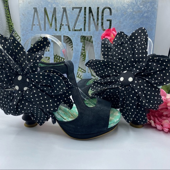 Irregular Choice 8 1/2 Blk White Polka Dot Flower
